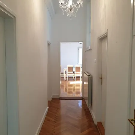 Royalguest Apartment