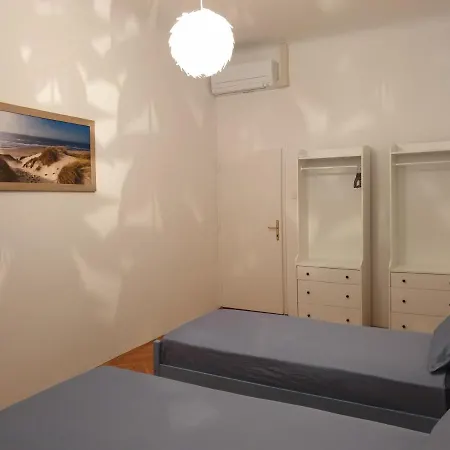 Royalguest Apartment *